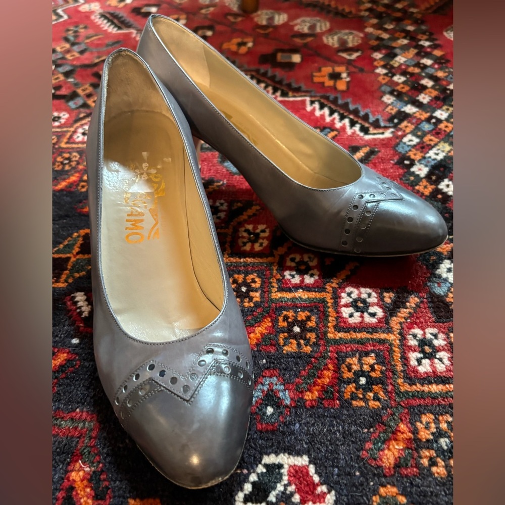 Vintage Salvatore Ferragamo Gray Leather Pumps Size 7.5